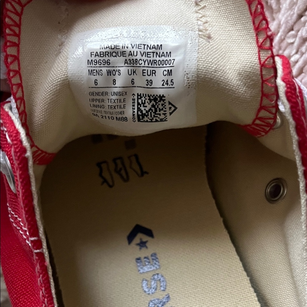 Classic Red Low-Top Canvas Sneakers Women’s size 8 and Men’s size 6 - Picture 4 of 4